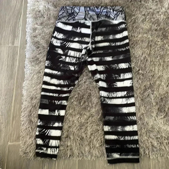 Lululemon wonder under crops11 - Picture 7 of 10